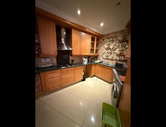 3 BEDROOM APARTMENT FOR SALE IN HYDE PARK